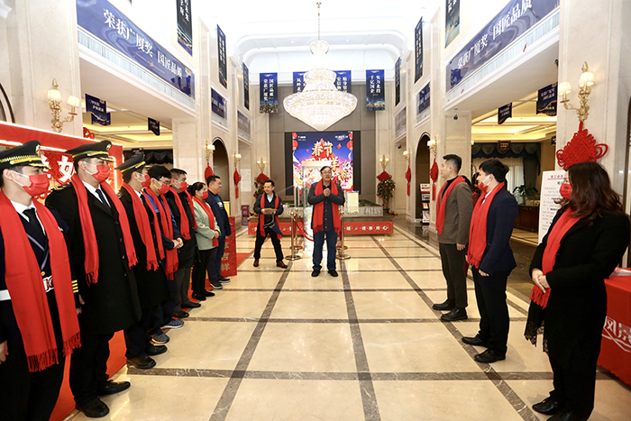 3高新在吉祥·凤景湾项目看望慰问值守员工.jpg